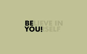 勵志語錄，在橄欖綠背景上以粗體黑色文字寫著「Be You!」。