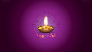 一個點燃的迪亞燈，帶有「Happy Diwali」文字，背景為紫色 — 極簡美學 壁紙