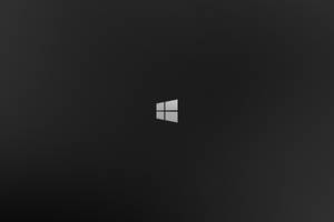 Windows標誌置於深色漸變背景中央