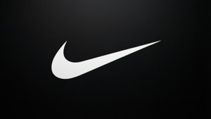 白色Nike Swoosh標誌在黑色漸變背景上