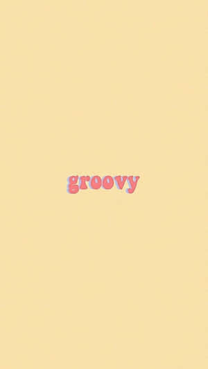 粉紅色復古文字 groovy 在淡黃色紋理背景上。 — 極簡美學 壁紙