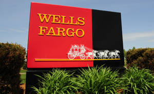 Wells Fargo 銀行標誌，帶有驛馬車標誌，紅黑黃色