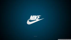 Nike標誌帶有'just do it'口號，位於藍色漸變背景上