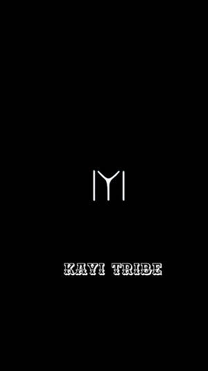 黑色背景，白色部落符號和文字 KAYI TRIBE — 黑白藝術 壁紙