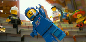 一個藍色LEGO迷你人仔在其他LEGO人仔的人群前歡樂地跳躍。 — 電影 壁紙