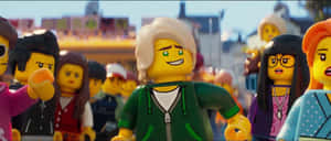 一組LEGO角色在明亮的戶外環境中微笑互動。
