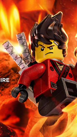 身穿紅色服裝的LEGO忍者戰士在火焰中揮舞雙劍。 — 卡通 壁紙