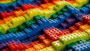 特寫彩色LEGO積木形成彩虹鋸齒形圖案。