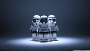三個LEGO風暴兵在深色背景上被聚光燈照亮。
