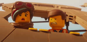 兩名LEGO機師在太空船駕駛艙內顯得焦慮。