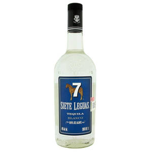 Siete Leguas Blanco龍舌蘭酒瓶，帶有藍色標籤和馬標誌。