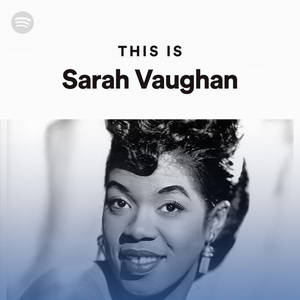 爵士歌手Sarah Vaughan的肖像，她微笑著，頭髮造型時尚，戴著垂墜耳環。 — 微笑 壁紙