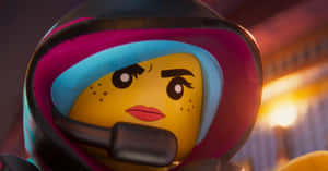 戴頭盔的LEGO角色展現堅定表情