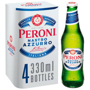 冰凍的Peroni Nastro Azzurro啤酒瓶旁邊是其四瓶裝紙盒。
