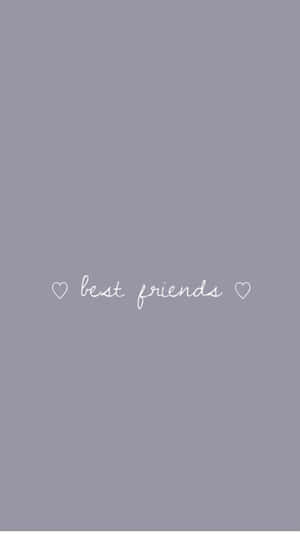 灰色背景，白色草書文字 best friends 位於兩個心形之間。