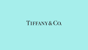 藍色背景上的黑色文字 Tiffany & Co. 標誌