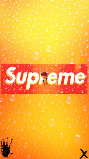 黃色漸變背景上帶有水珠的Supreme標誌。 — 橙色美學 壁紙