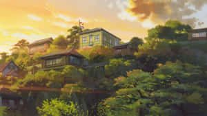山坡上的傳統日式房屋，夕陽西下，綠樹環繞。
