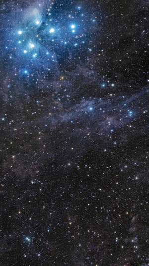 廣闊星空，閃爍藍色星雲和無數星星在深空。