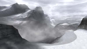 積雪山谷，霧氣和雲朵