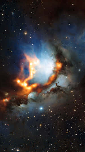 深空中帶有發光雲團和明亮恆星的彩色星雲。