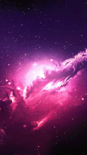 在深空中閃爍著星星的充滿活力的粉紅色和紫色星雲。