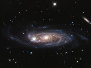 一個在深空中帶有明亮星星和發光旋臂的螺旋星系。