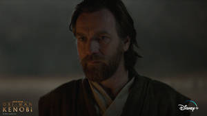 Obi-Wan Kenobi 在黑暗場景中表情嚴肅。