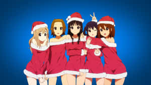 五個動漫女孩穿著紅色聖誕老人服裝一起擺姿勢。