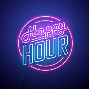 霓虹燈牌在深色牆上以粉紅色和藍色寫着 Happy Hour。
