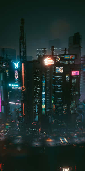 夜晚的未來城市，閃爍的霓虹燈招牌和雨濕的街道。