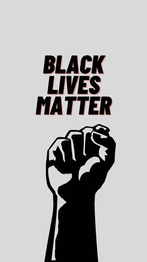 黑色舉起拳頭配上「Black Lives Matter」文字圖案。