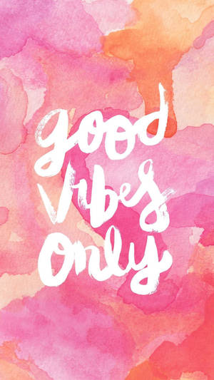 粉紅色同橙色水彩背景上白色手寫字 good vibes only