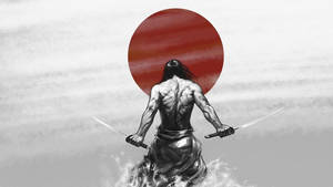 一位肌肉發達的武士戰士手持兩把劍，背景是紅日。