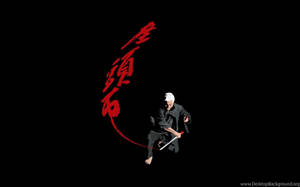動漫白髮武士持劍，黑色背景配紅色書法。