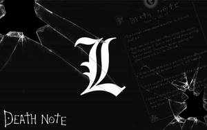 黑色背景上的碎裂玻璃覆蓋，帶有白色死亡筆記文字和L標誌。