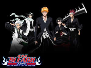 Bleach 動漫角色身穿黑白長袍在黑暗背景下持劍。