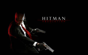 Hitman Absolution 刺客身穿深色西裝、打紅色領帶，瞄準兩把手槍。