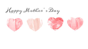 四個粉紅色水彩心形在 Happy Mother's Day 文字下方