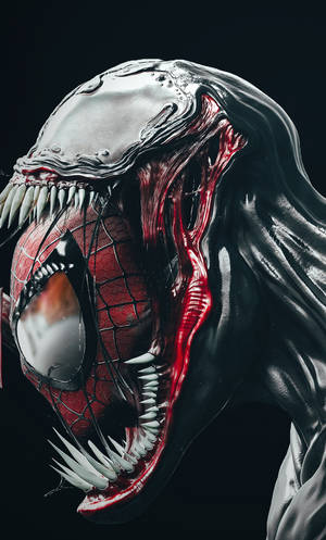 Venom 共生體與蜘蛛俠融合，在黑色背景上形成威脅性的特寫。