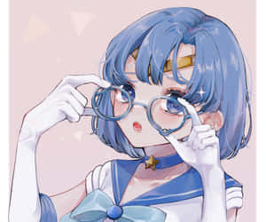 藍髮動漫女孩帶著驚訝的表情調整眼鏡。