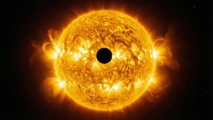行星凌越太陽，太陽耀斑在太空中爆發。