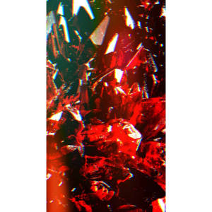 紅色和黑色碎玻璃的特寫，帶有銳利的光線反射。 — Baddie 美學 壁紙