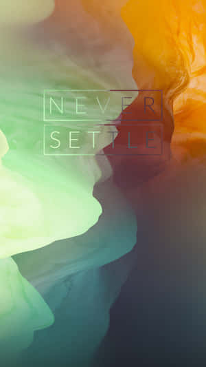 帶有「Never Settle」文字疊加的抽象彩色漸變背景。