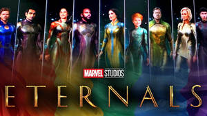 八位Marvel永恆族超級英雄身穿發光戰衣，在宇宙中排隊。