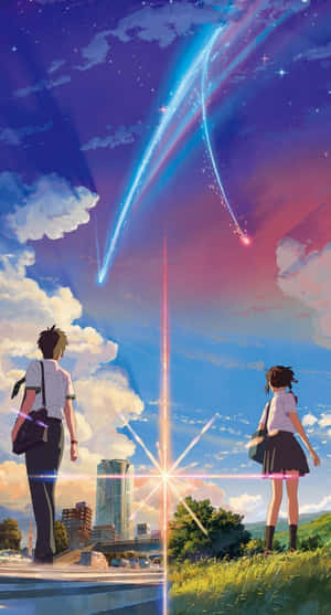 兩個動漫青少年看著發光的彗星劃過城市和草地上方的暮色天空。
