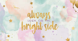 勵志名言 always look on the bright side 喺粉彩水彩背景上，配金色星星。