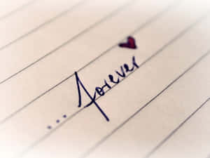 手寫單詞 forever 和紅色心形圖案在橫線紙上。
