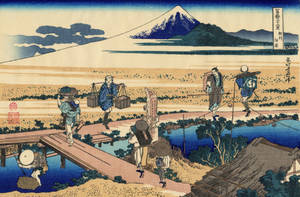 旅客越過木橋，背景為富士山。