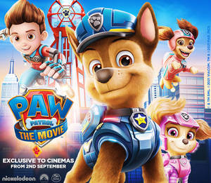 PAW Patrol 角色穿著超級英雄裝備在城市上空飛行。